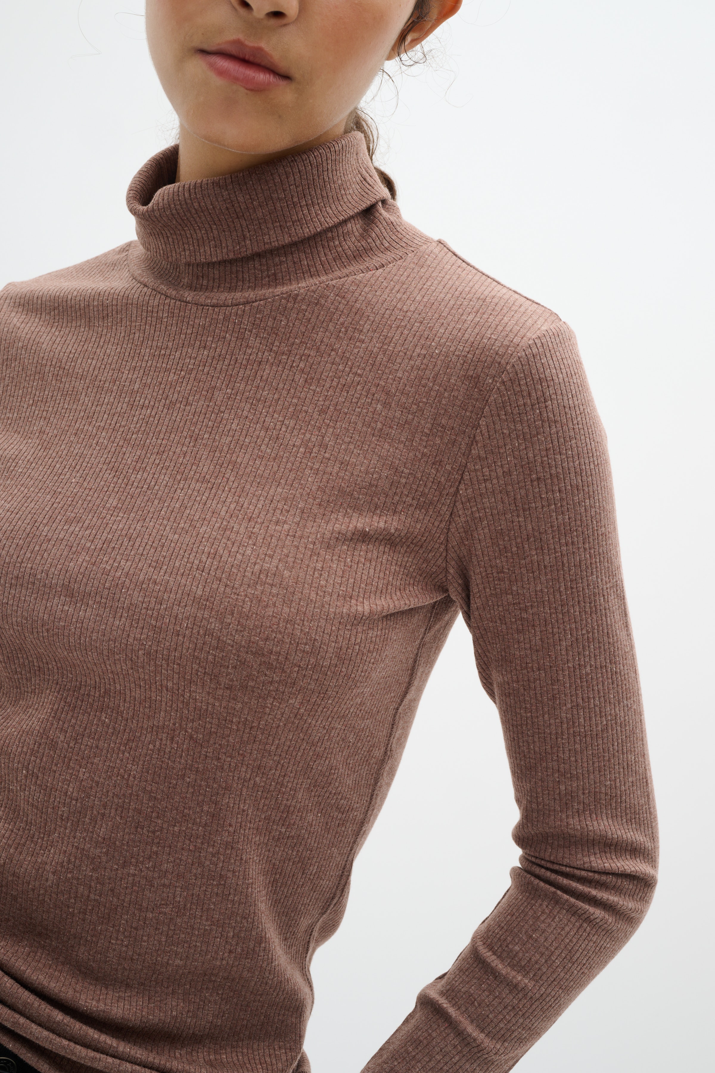 DagnaIW Rollneck Melange T-shirt LOOKBOOK DETAIL 30109838-1915181