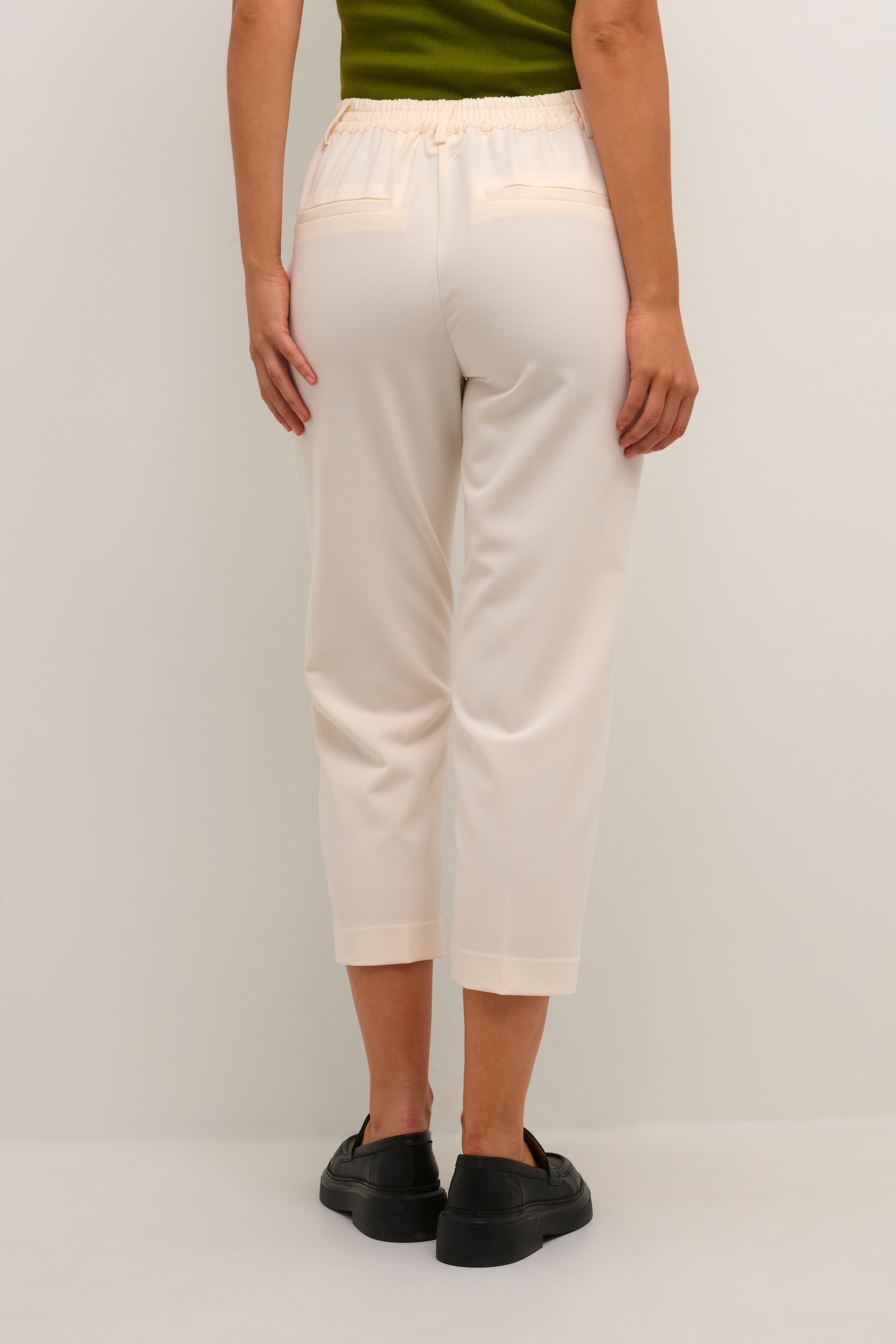 KAsakura Cropped Pants LOOKBOOK BACK 10506127-110105