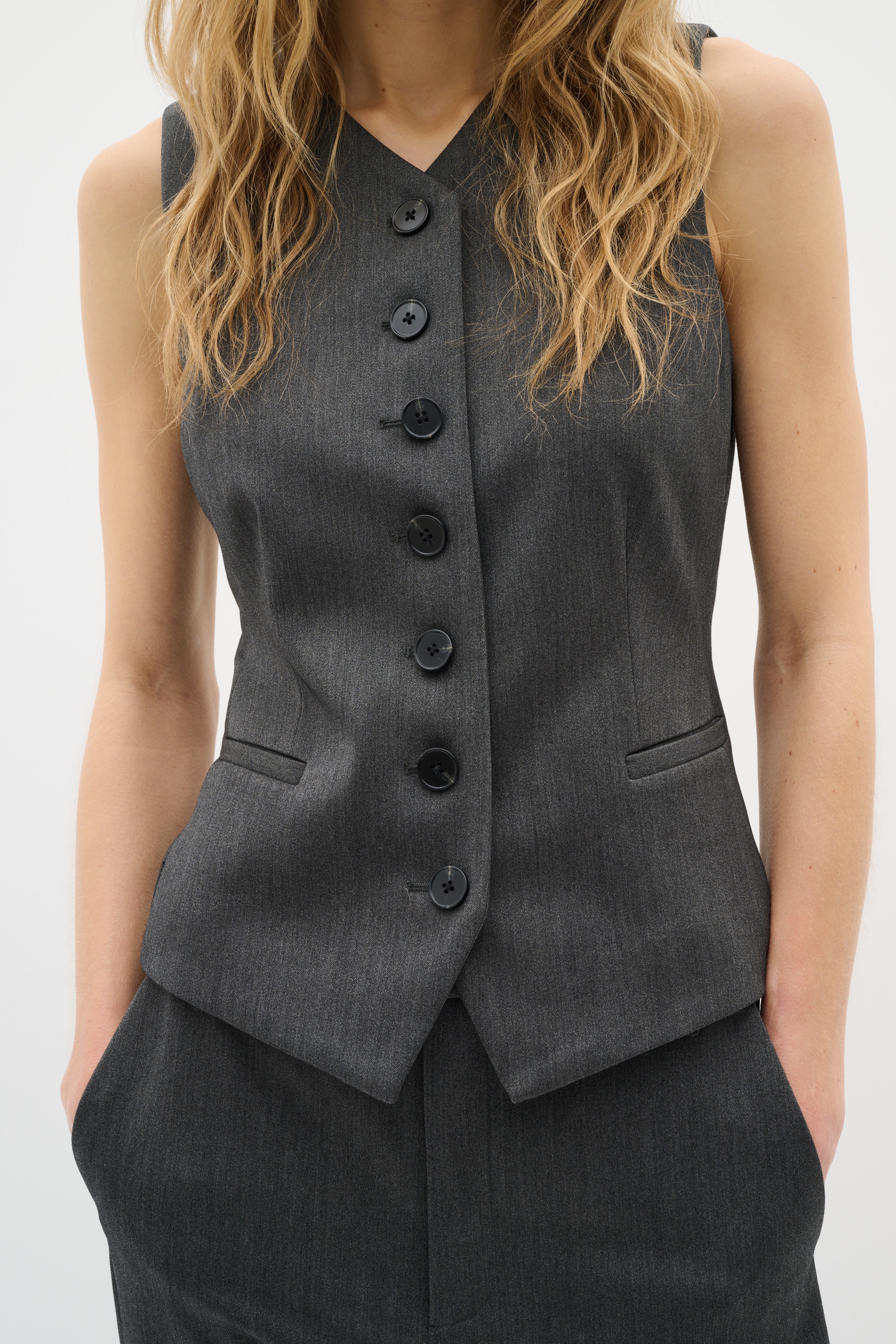 BrunildaIW Waistcoat LOOKBOOK FRONT 30111006-300596
