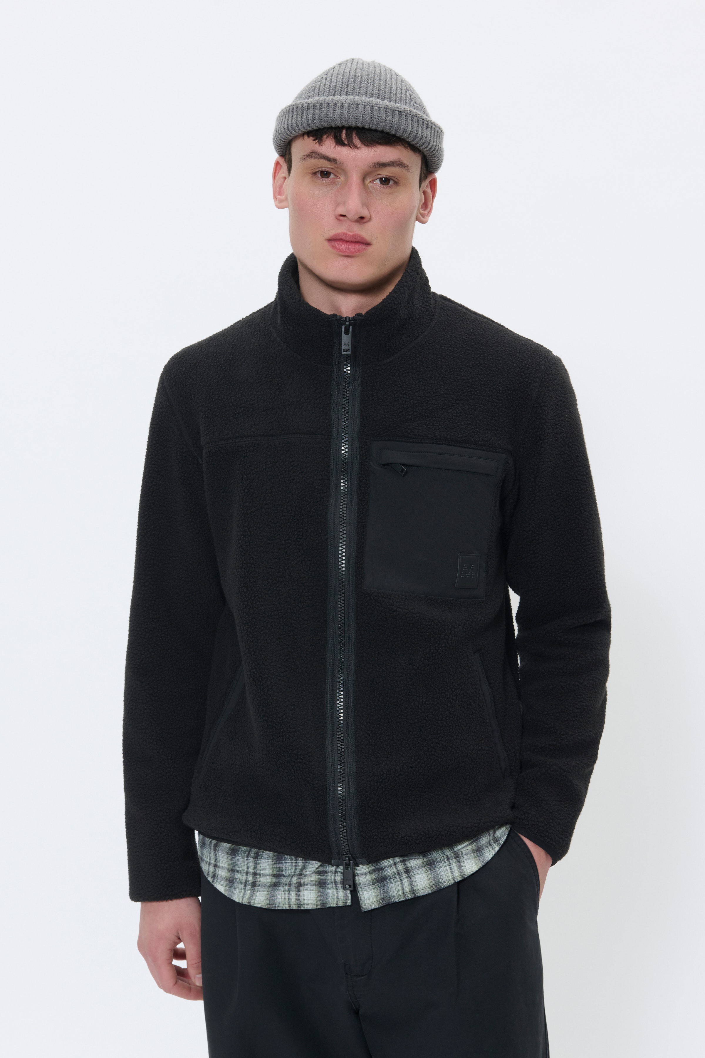 MAisaac Fleece Cardigan LOOKBOOK FRONT 30206235-300275