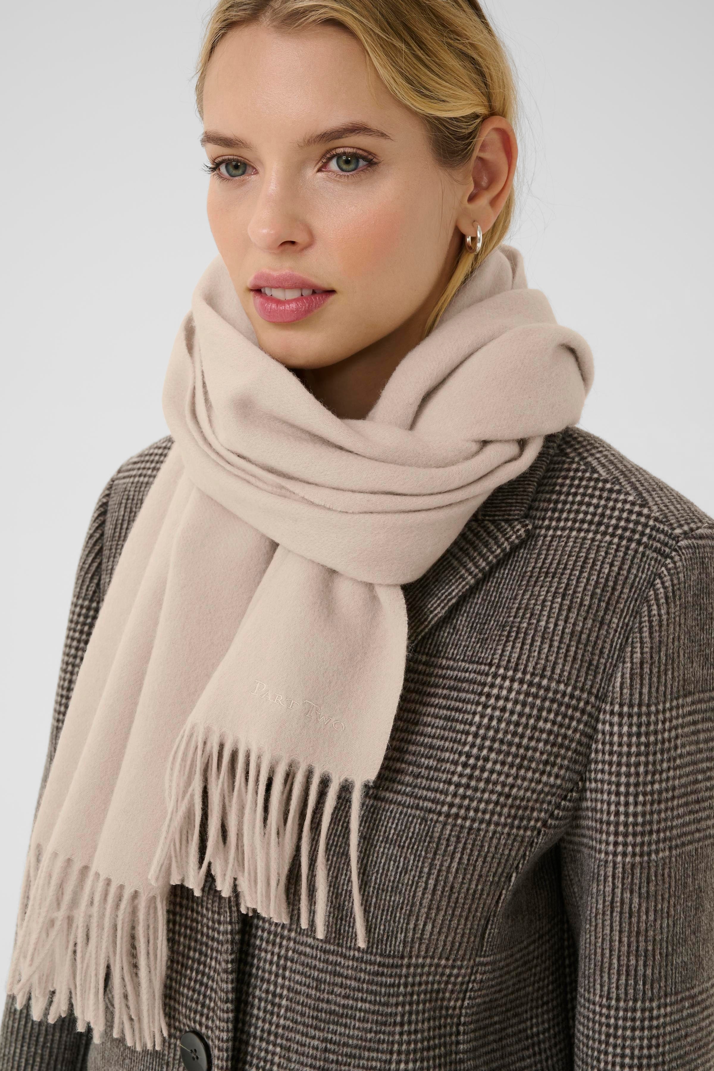 KithaPW Scarf LOOKBOOK DETAIL 30308757-130000