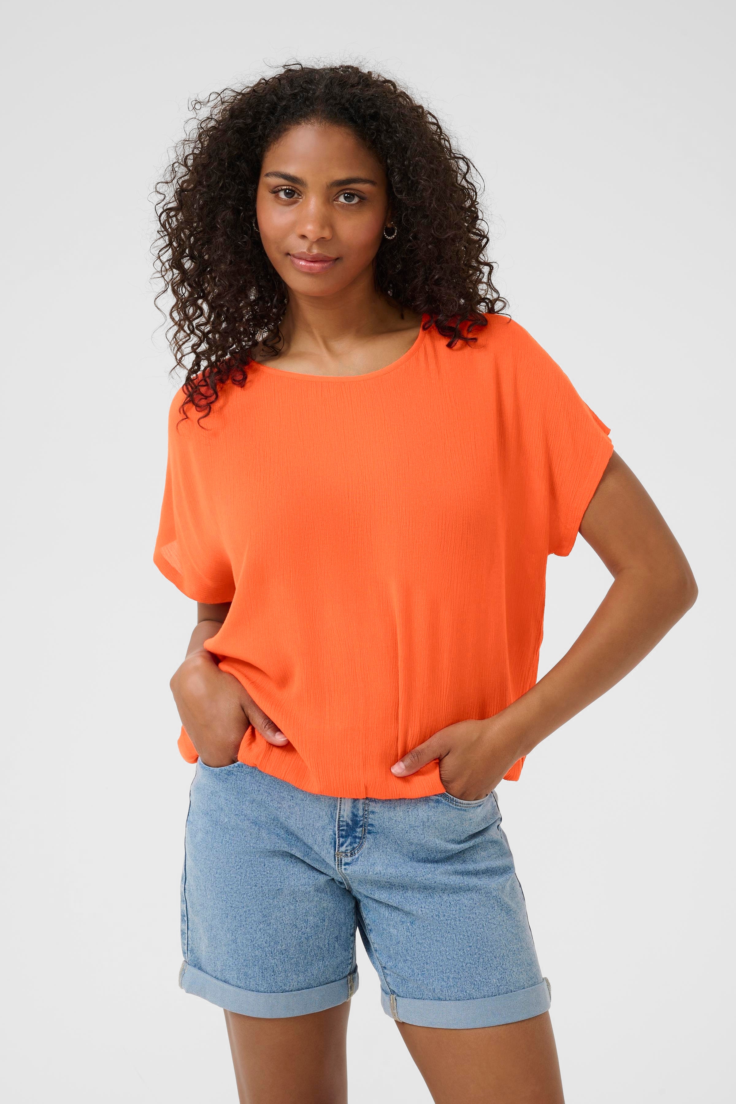 Amber Blus LOOKBOOK FRONT 10500781-171558