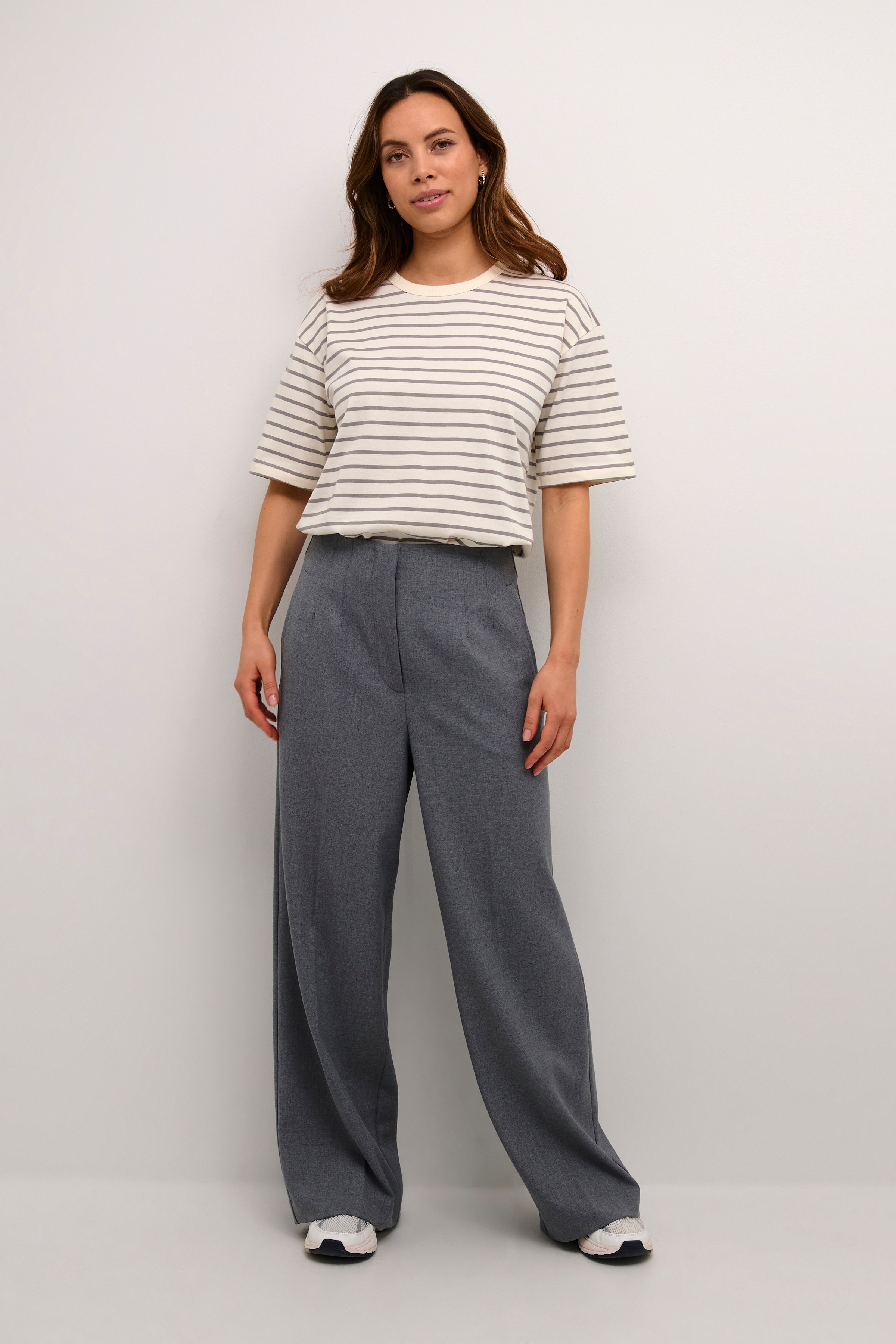 KAeden Trousers LOOKBOOK FRONT 10508943-100123